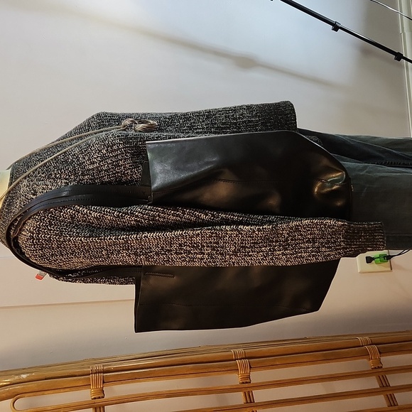 Ellen Tracy black marled sweater L knit crewneck hi lo hem black white comfy - Picture 5 of 14